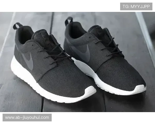 2025年男生必备五款高性能足球鞋推荐，助你提升球场表现