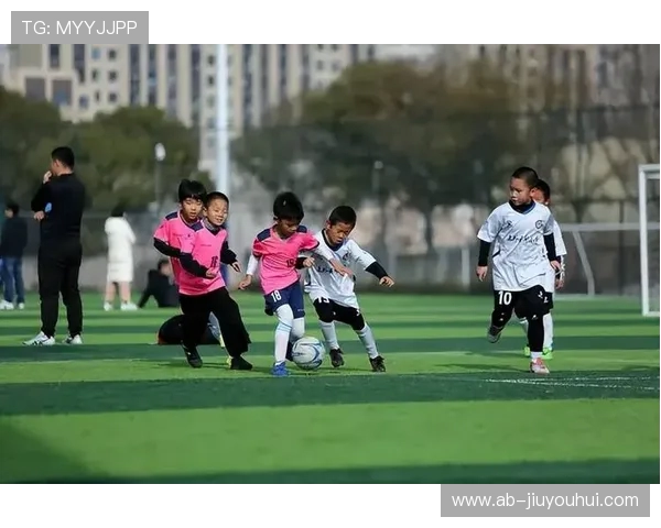 青训教练视角探讨青少年足球系统化学习路径与成长关键要素深度解